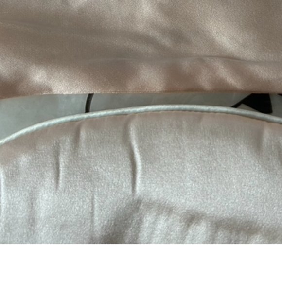 Morgan Lane silky eye mask in Blush jewel color - Picture 5 of 6